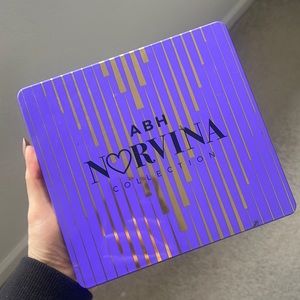 Norvina Eyeshadow palette FULL SIZE